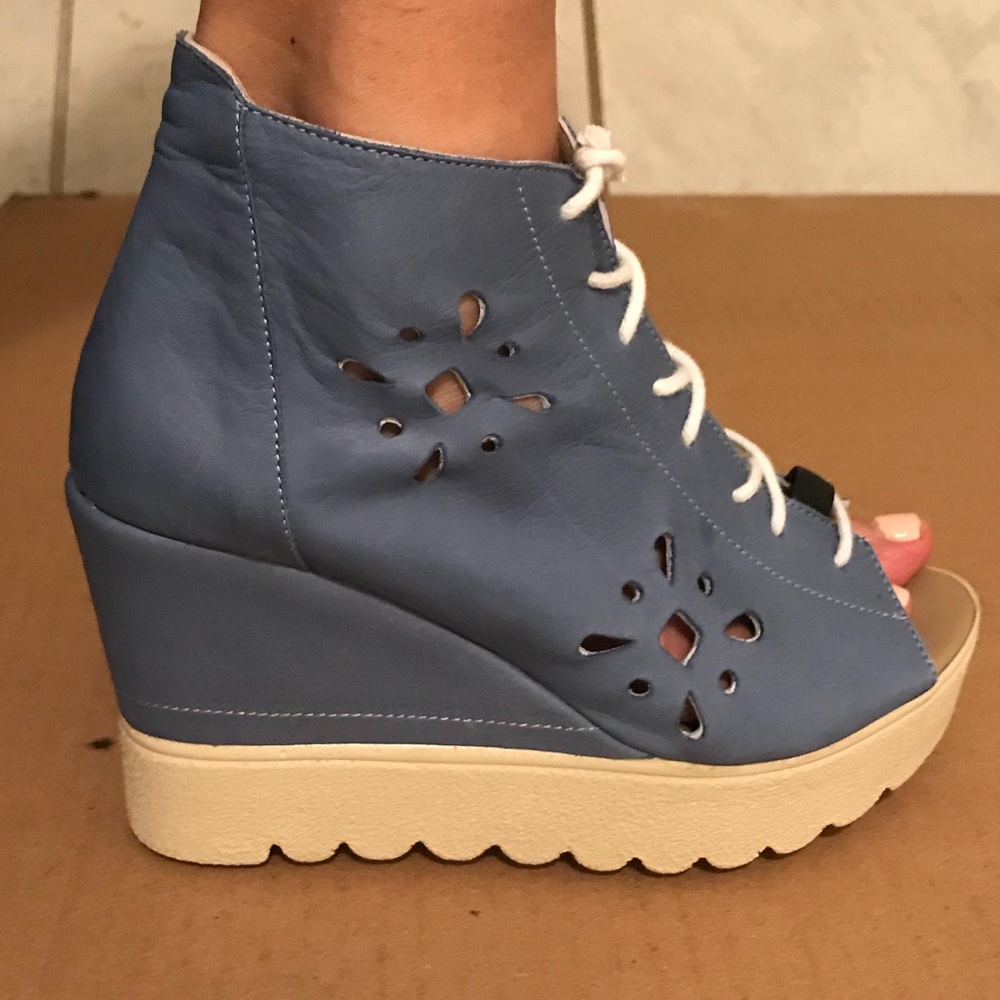 NIB Duno Ricci Genuine Leather Laser Cut Bootie